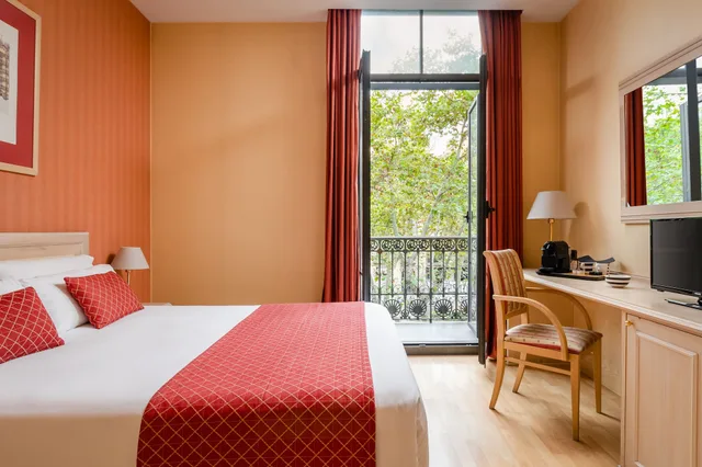 غرفة بسرير مزدوج بإطلالة على المدينة بشرفة، Petit Palace Eixample (ex Sunotel Central) 4/10