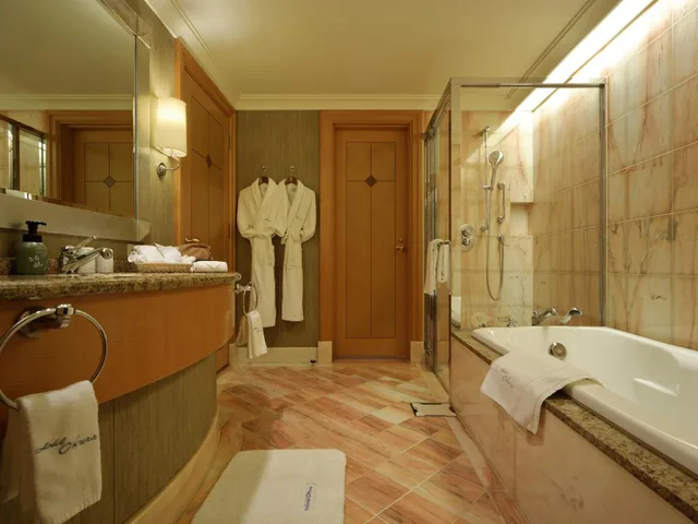 جناح بسريرين مزدوجين، Hotel Okura Fukuoka 2/2