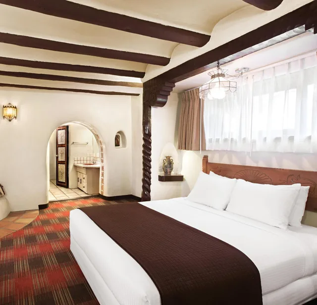 غرفة بسرير كوين، Sagebrush Inn Suites 1/8