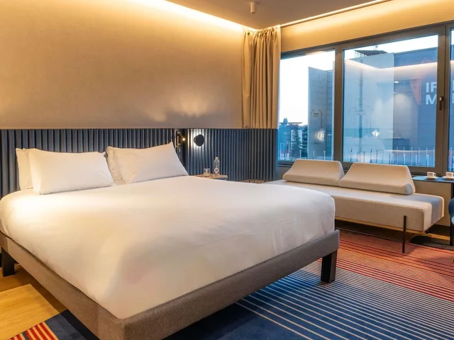 غرفة سوبيريور بسرير كوين مع أريكة، Pullman Madrid Airport and Feria Hotel 1/10