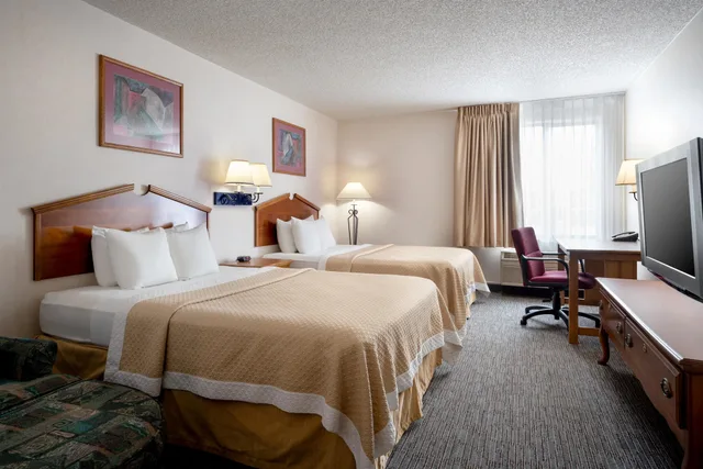 Renovated, Standard, 2 Queen Beds، Days Inn & Suites by Wyndham Denver International Airport 1/5