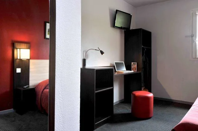 Family, Single Bed, Sofa, BRIT HOTEL SAINT-QUENTIN 8/8