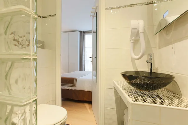 غرفة سوبيريور بسرير كوين، Atelier Vavin Hotel - Paris Montparnasse (ex Atelier Saint Germain) 7/8