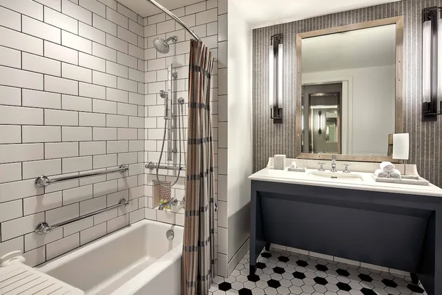 room, 2 queen beds, balcony, Lido House, Autograph Collection 5/5