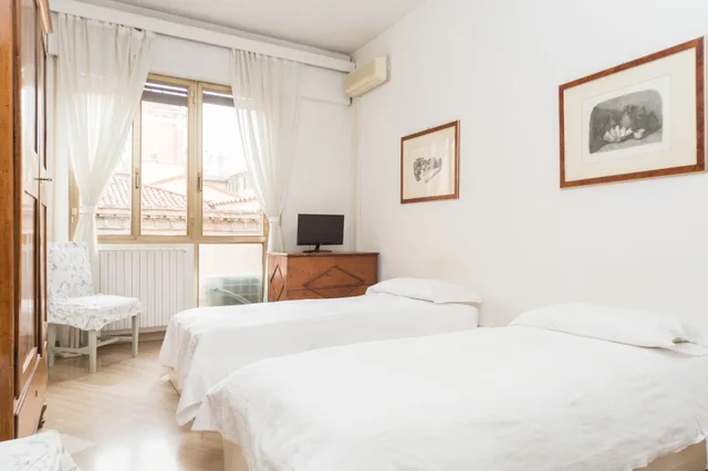 Room, Twin Beds, External Bathroom، Cristina Rossi Bed and Breakfast 3/10