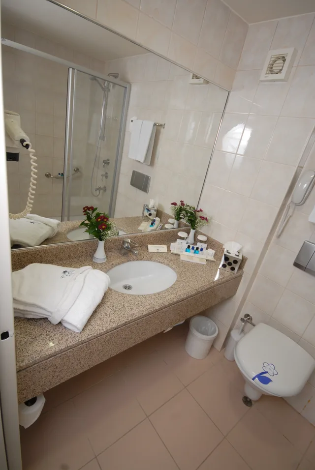جناح مفرد، Class Hotel 2/2
