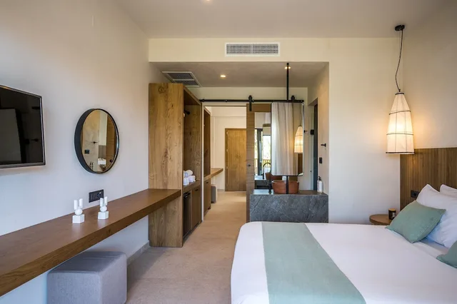 غرفة سوبيريور رباعية بسرير كوين وسريرين منفصلين، Stella Village Seaside Hotel 3/6