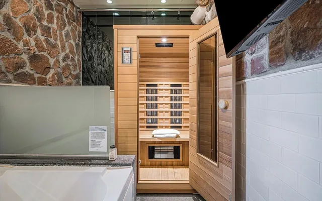 Suite, Double Bed, Sauna, Balcony، Hotel February Suseong 4/7