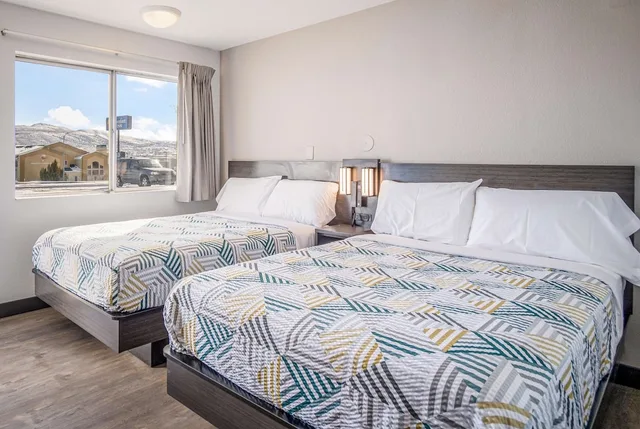 غرفة قياسية بسريرين مزدوجين، Motel6 Elko, NV 2/10