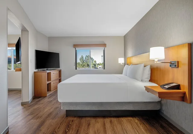 غرفة بسرير كينج بشرفة، Hyatt Place Phoenix Chandler Fashion Center 1/6