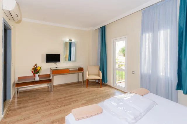 غرفة عائلية بسرير مزدوج وسرير بطابقين، Petunya Beach Resort 3/6