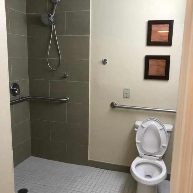 جناح بسرير كينج بجاكوزي لذوي الإعاقة، Comfort Inn & Suites Atlanta/Smyrna 6/7