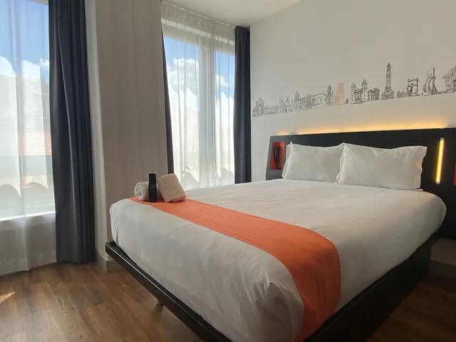 Superior, Double Bed, easyHotel Lisbon 1/3