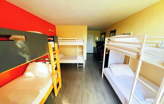 Female Dorm, Female Only, Deluxe، Bposhtels Orlando Florida Mall 1/3