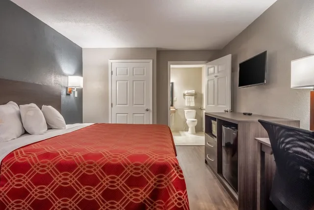 غرفة بسرير كينج لذوي الإعاقة، Econo Lodge East Ridge 1/3