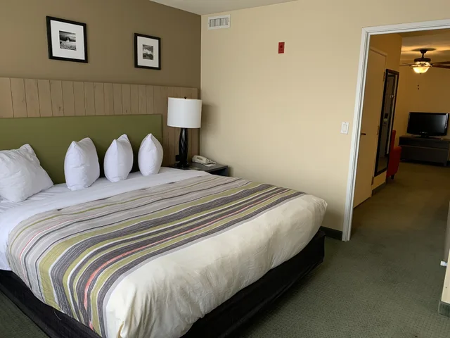 غرفة بسرير كينج لذوي الإعاقة، Country Inn & Suites by Radisson, West Valley City, UT 1/10