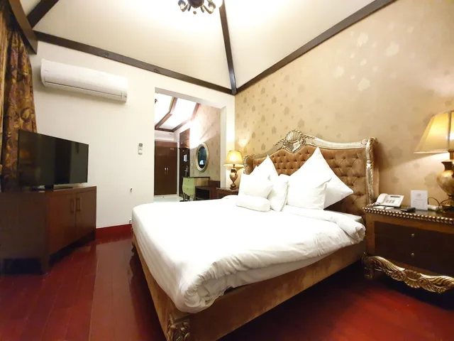 Junior Suite, Studio، S Chalet Islamabad 5/10