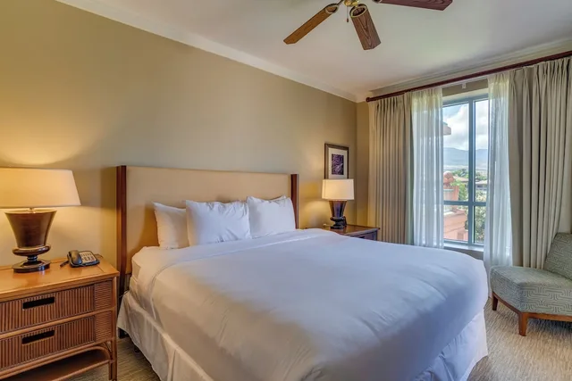 1 Bedroom, King Bed, Resort View, 2 Sofa, Den, OUTRIGGER Honua Kai Resort & Spa 3/9
