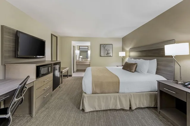 غرفة بزنس بسرير كينج، Best Western Plus Executive Inn 2/11
