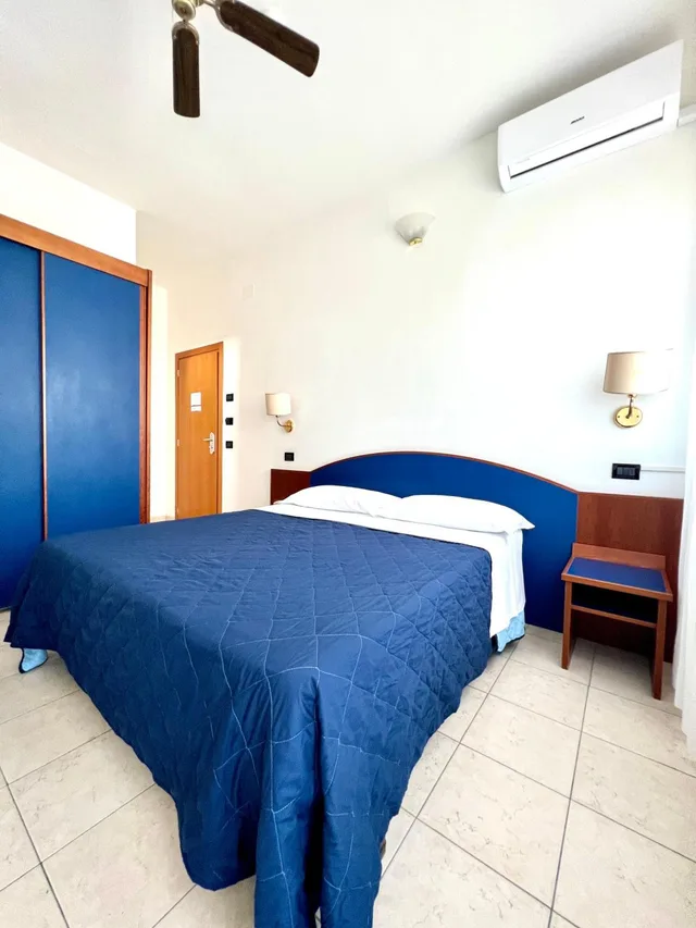غرفة بسرير مزدوج بإطلالة على البحر، Hotel Montecarlo 4/10