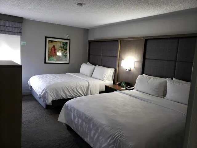 غرفة بسريرين منفصلين لذوي الإعاقة، Holiday Inn Huntsville Research Park 2/8