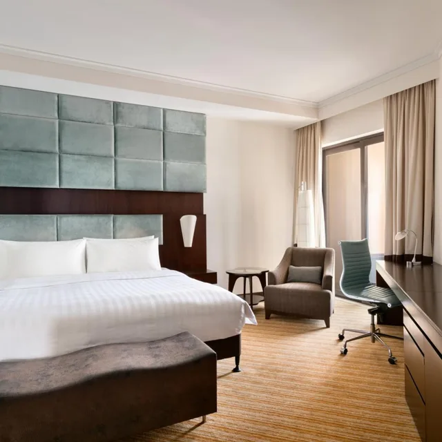 Traders, Club, Superior, King Bed, Lounge Access، Traders Hotel, Qaryat Al Beri, Abu Dhabi 3/5