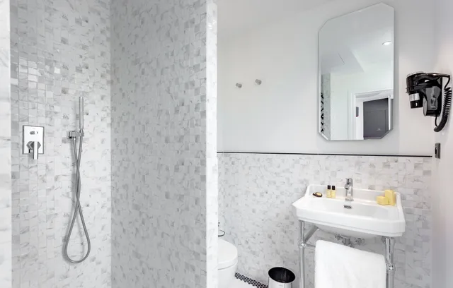 غرفة ثلاثية بسرير مزدوج وسرير فردي، Hotel Clarisse 6/7