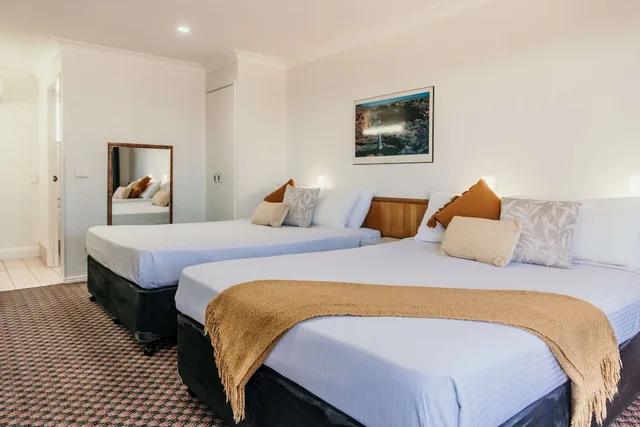 Room, Twin Beds, Accessible, Outback Motel Mt Isa 3/10