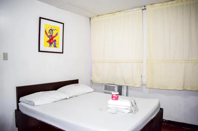 Studio, Queen Bed, Victoria Mansions 2/3
