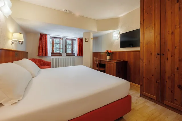 غرفة بسريرين منفصلين، iH Hotels Courmayeur Mont Blanc Resort 5/10