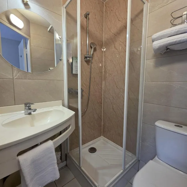 غرفة بسريرين منفصلين، KYRIAD CHANTILLY 7/10
