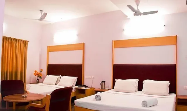 غرفة قياسية رباعية بسريرين كوين، HOTEL RAJADHANE 3/9