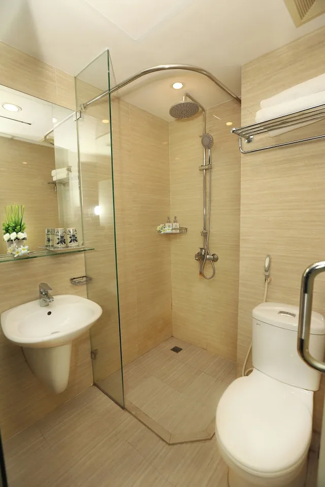 غرفة ديلوكس بسرير كوين، Aviary Hanoi Hotel and Travel 8/8