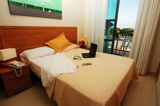 شقة بسرير مزدوج بشرفة بغرفة نوم واحدة مع أريكة، Apartahotel Bahia 1/10
