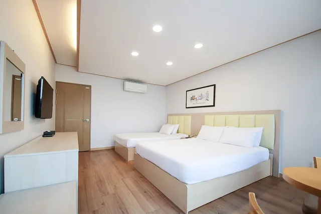 غرفة عائلية مفردة بسرير مزدوج، Shin Shin Hotel Jeju City 2/6