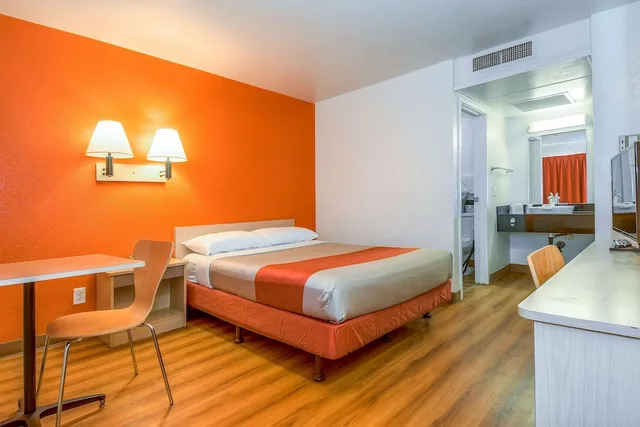 غرفة ديلوكس بسرير مزدوج لذوي الإعاقة، Motel6 Corona, CA - Norco 4/8
