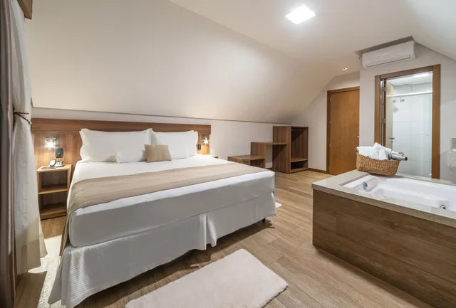 جناح بريميوم بسرير كينج وسريرين منفصلين بحوض استحمام، Hotel Fioreze Primo 5/10