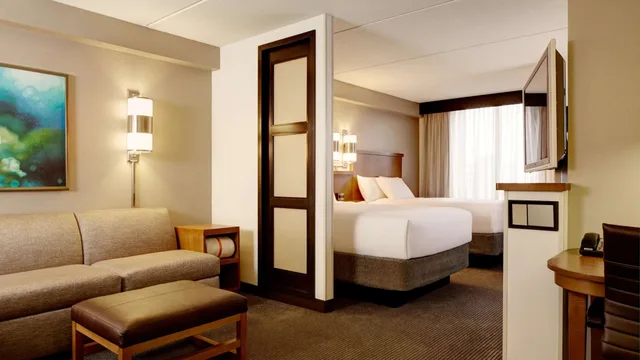 غرفة ديلوكس بسريرين مزدوجين مع أريكة في طابق مرتفع، Sonesta Select Atlanta Duluth 7/10