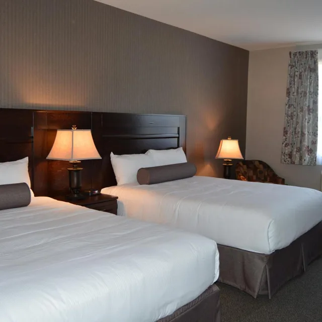 غرفة بسرير كوين، Cobble Creek Lodge 2/5