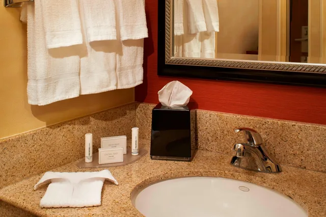 غرفة بسريرين كوين، Courtyard by Marriott Des Moines West Clive 7/7
