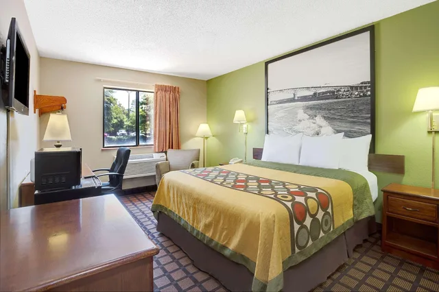 Economy, Queen Bed, Accessible, Economy 7 Inn Chesapeake - Portsmouth 3/10