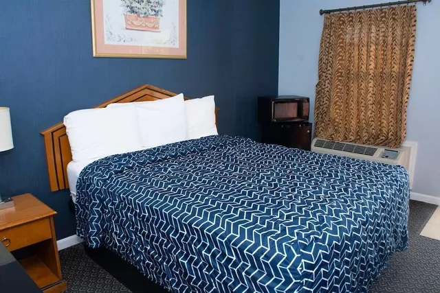 غرفة بسرير كوين للمدخنين، At 9 Motel Near Freehold I-195 5/10