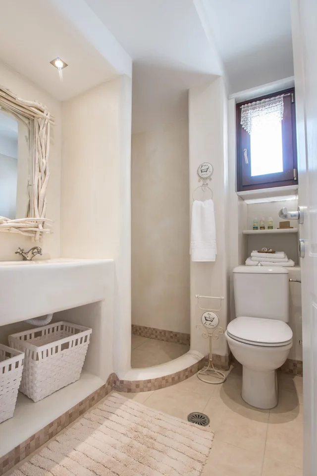 شقة بسريرين منفصلين بإطلالة على البحيرة بغرفتي نوم مع أريكة، Gratsias Luxury Apartments 5/5