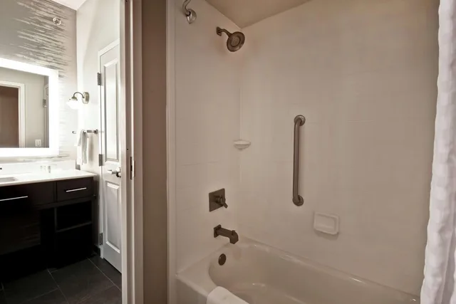جناح بسريرين كوين مع أريكة لذوي الإعاقة، Homewood Suites By Hilton Dallas Arlington South Tx 7/8