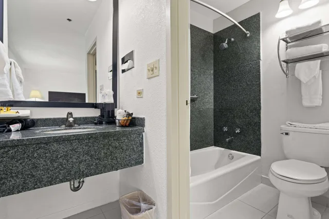 جناح، Best Western Oakbrook Inn 4/5