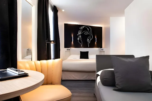 غرفة كلاسيكية بسرير مزدوج وسريرين منفصلين، Hotel Montparnasse Saint Germain 2/2