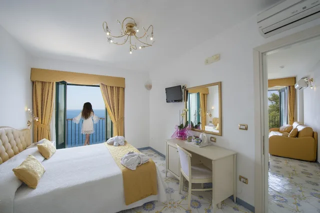 Suite, Double Bed, Sea View, French Balcony, Corner، Hotel Villa Maria Pia 3/7
