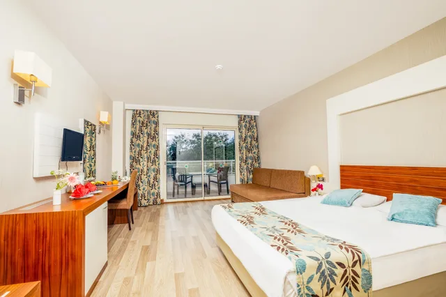 غرفة كبيرة بسرير مزدوج، Greenwood Kemer Resort 1/10
