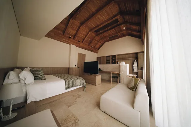 جناح سيغنتشر بسرير كينج بشرفة، Hotel Osh Getsemani 8/10