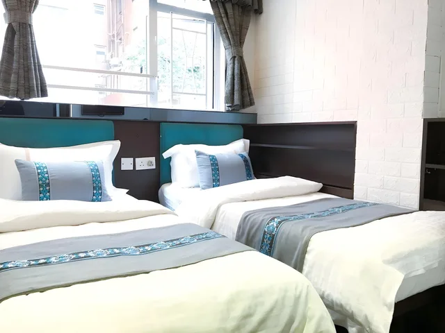 غرفة قياسية ثلاثية بسريرين مزدوجين، Seasons Hotel - Tsim Sha Tsui 2/2